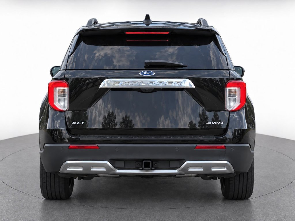Used 2023 Ford Explorer XLT w/ Equipment Group 202A AWD/4WD image 6
