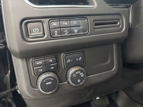 Used 2024 Chevrolet Suburban Z71 w/ Luxury Package AWD/4WD image 16