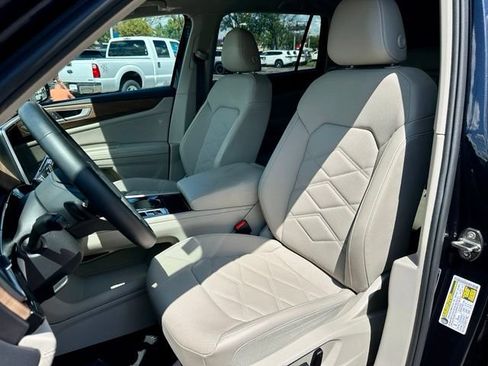 Certified 2025 Volkswagen Atlas SE FWD image 13