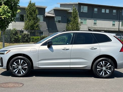 Used 2025 Volvo XC60 T8 Core AWD/4WD image 6
