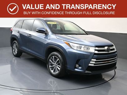 Used 2019 Toyota Highlander SE