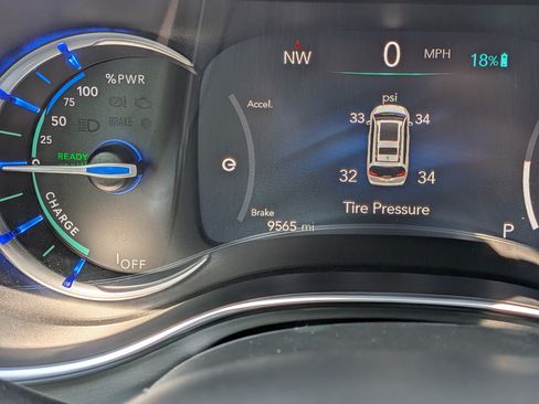 Used 2024 Chrysler Pacifica Pinnacle FWD image 31