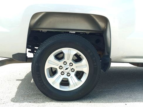 Used 2017 Chevrolet Silverado 1500 Custom w/ Custom Convenience Package AWD/4WD image 23
