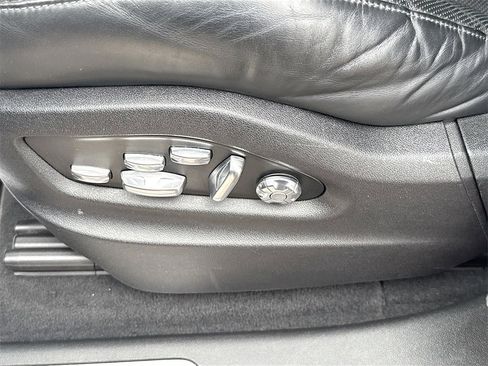 Used 2019 Porsche Cayenne Turbo w/ Premium Plus Package image 21