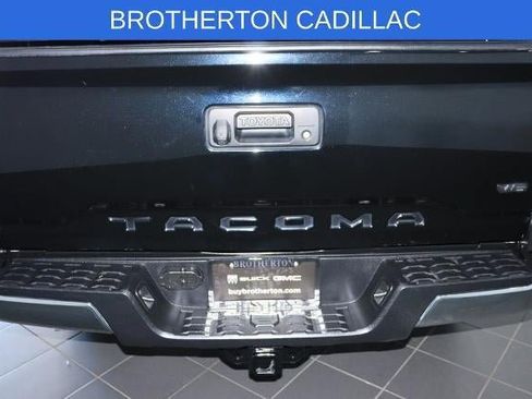 Used 2021 Toyota Tacoma TRD Off-Road AWD/4WD image 15