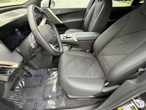 Used 2025 BMW iX xDrive50 image 21