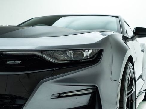 Used 2019 Chevrolet Camaro SS RWD image 11