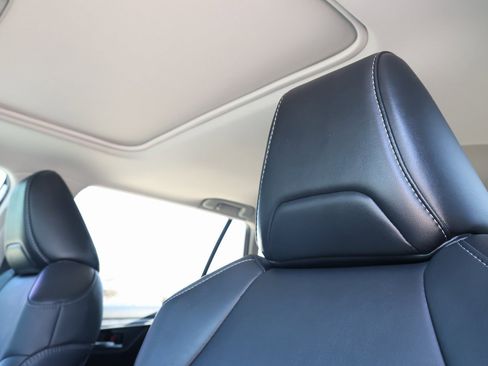 Used 2021 Toyota RAV4 XLE Premium image 16