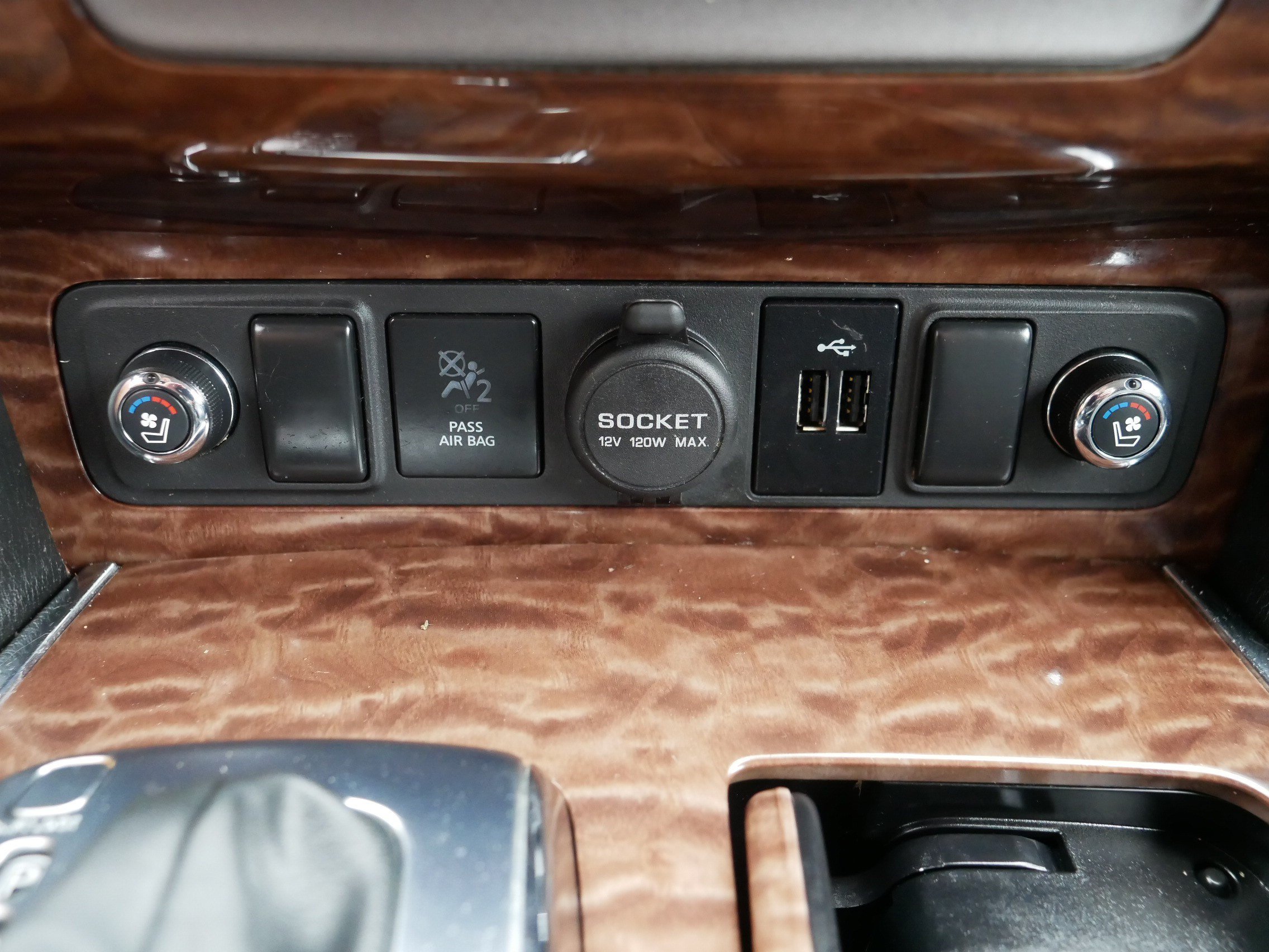 Certified 2019 Nissan Armada Platinum w/ Captain's Chairs Package AWD/4WD image 32