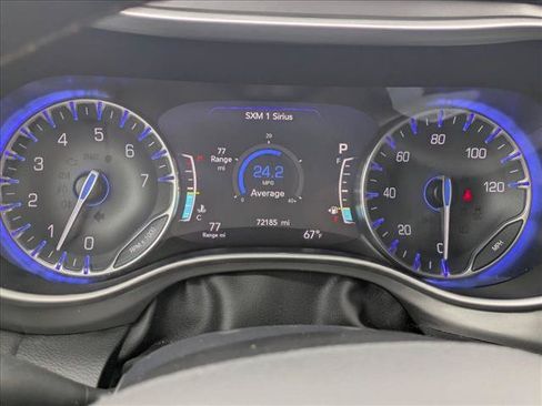 Used 2025 Chrysler Pacifica Select FWD image 11