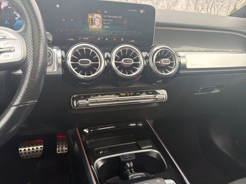 Used 2020 Mercedes-Benz GLB 250 4MATIC image 16