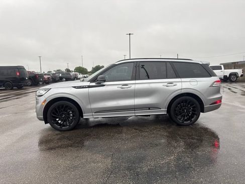 Used 2023 Lincoln Aviator Reserve w/ Equipment Group 201A AWD/4WD image 4