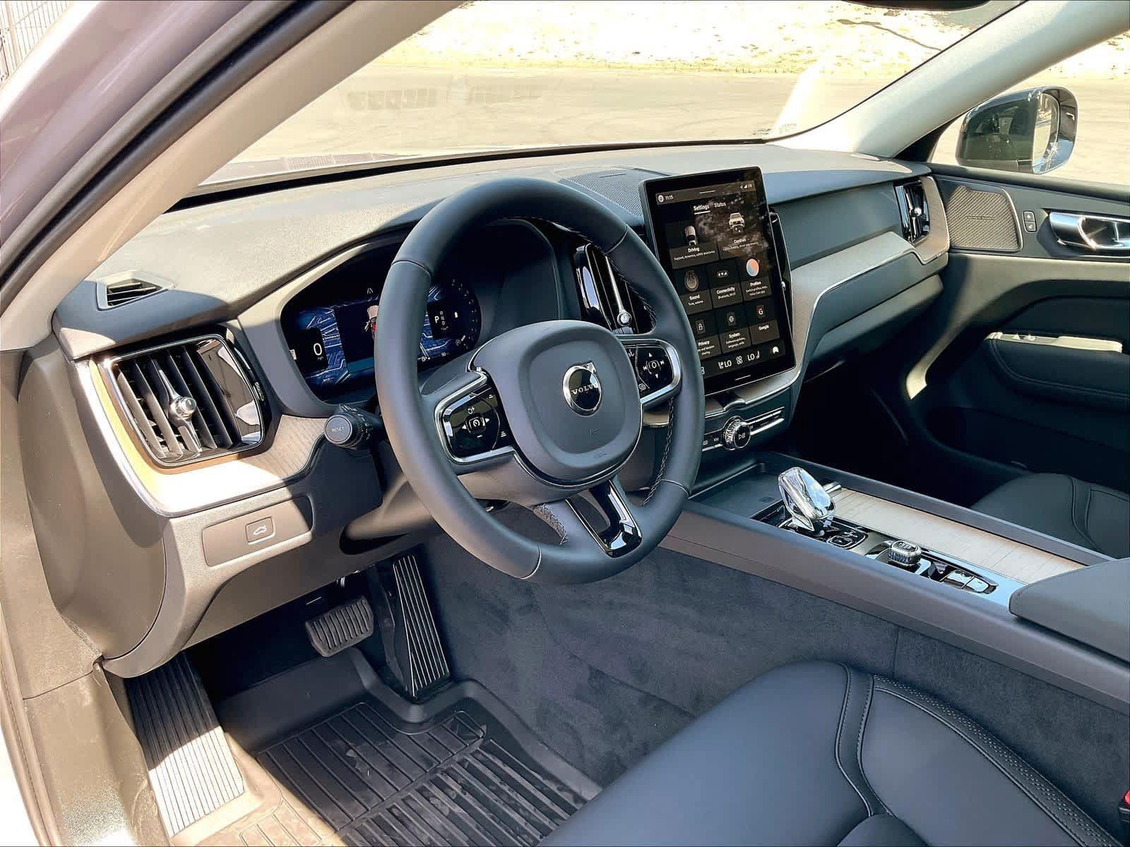 New 2027 Volvo XC60 B5 Plus AWD/4WD image 8