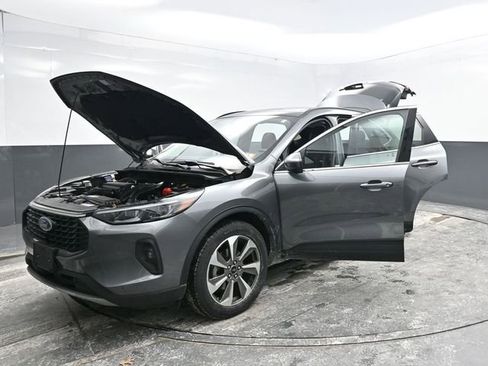 Used 2024 Ford Escape Platinum image 39