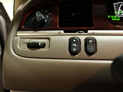 Used 2003 Lincoln Town Car Executive image 19