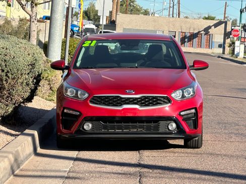 Used 2021 Kia Forte LXS image 2