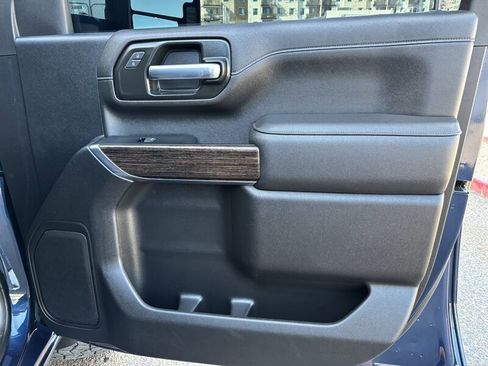 Used 2022 GMC Sierra 2500 SLE w/ SLE Convenience Package image 32