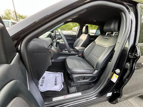 Used 2025 Ford Explorer ST-Line w/ ST-Line Street Pack AWD/4WD image 16