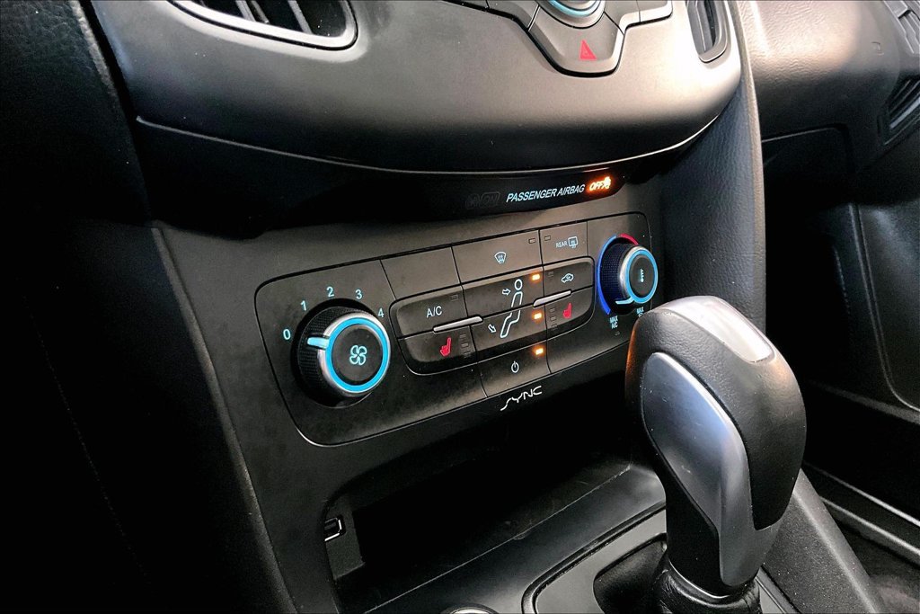 Used 2016 Ford Focus SE w/ SE Sport Package FWD image 14