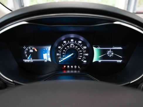 Used 2020 Ford Fusion SE FWD image 16