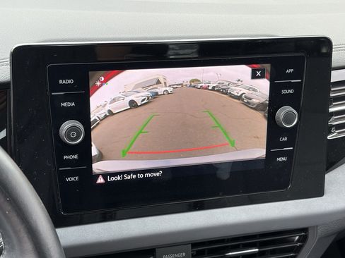 Used 2025 Volkswagen Jetta SE FWD image 7