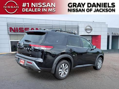 New 2026 Nissan Pathfinder SL FWD image 3
