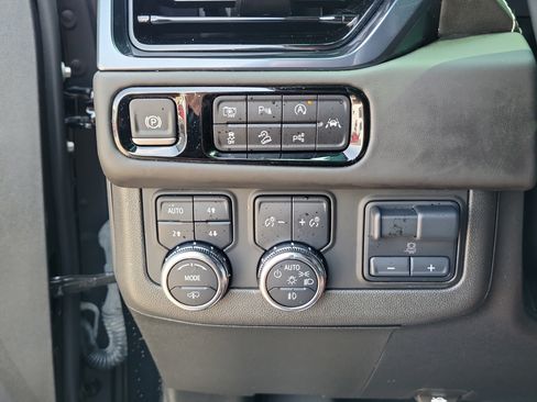 Used 2025 GMC Yukon XL AT4 Ultimate AWD/4WD image 21