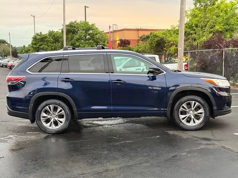 Used 2015 Toyota Highlander XLE AWD/4WD image 3