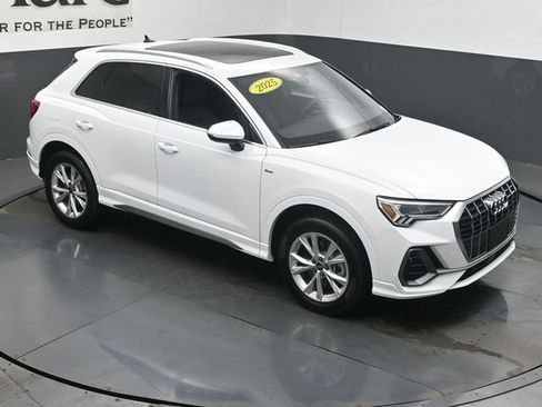 Used 2025 Audi Q3 2.0T Premium AWD/4WD image 50