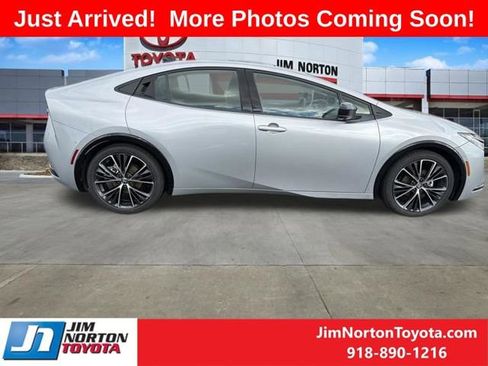 Used 2025 Toyota Prius Limited w/ Limited Premium Package image 8