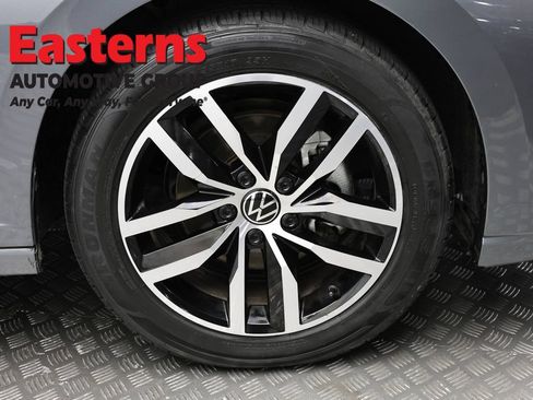 Used 2025 Volkswagen Jetta SE FWD image 30