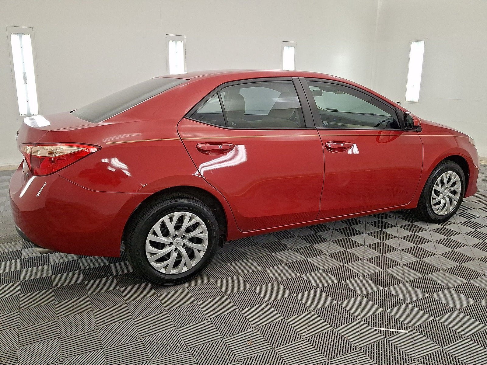 Used 2017 Toyota Corolla LE FWD image 17