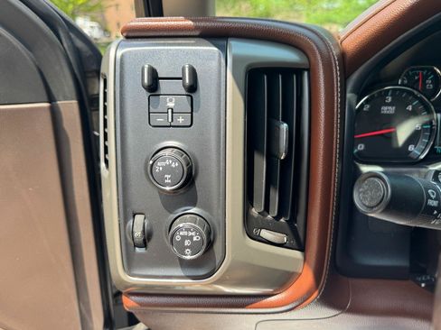 Used 2017 Chevrolet Silverado 1500 High Country AWD/4WD image 17