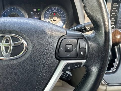 Used 2019 Toyota Sienna XLE FWD image 25