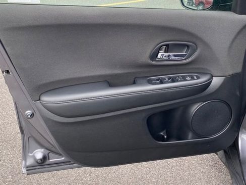 Used 2020 Honda HR-V LX image 11
