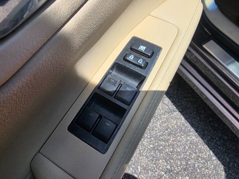 Used 2013 Lexus ES 300h w/ Premium Pkg FWD image 11
