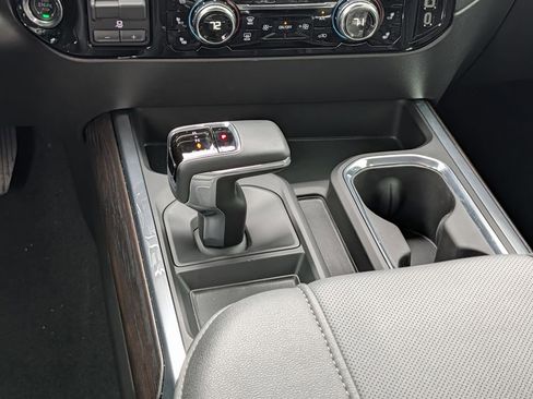 Used 2025 GMC Sierra 1500 SLT image 15