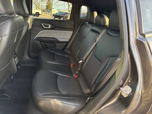 Certified 2023 Jeep Compass Latitude image 31