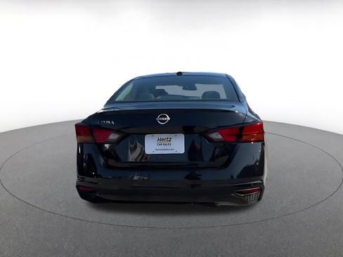 Used 2025 Nissan Altima 2.5 SV FWD image 12