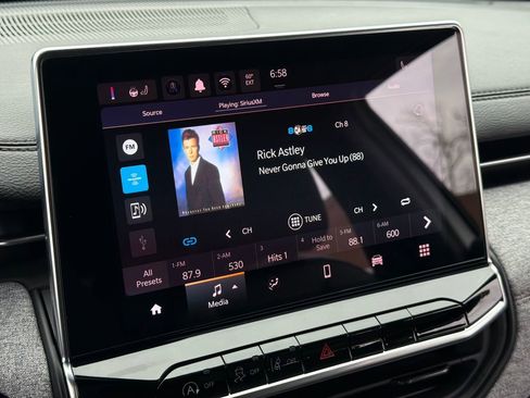 Used 2024 Jeep Compass Latitude image 7