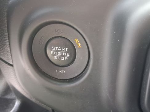 Used 2018 Jeep Wrangler Unlimited Rubicon w/ Dual Top Group AWD/4WD image 28