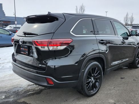 Used 2019 Toyota Highlander SE image 17