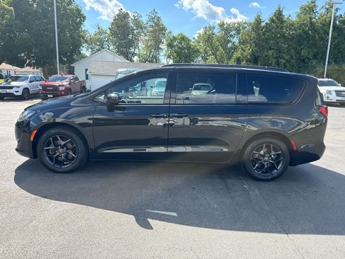 Used 2019 Chrysler Pacifica Touring Plus w/ S Appearance Package FWD image 6