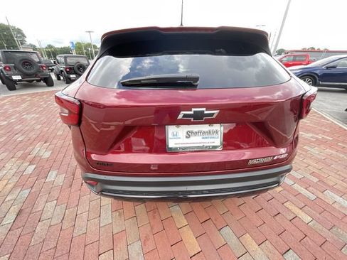 Used 2024 Chevrolet Trax RS FWD image 34