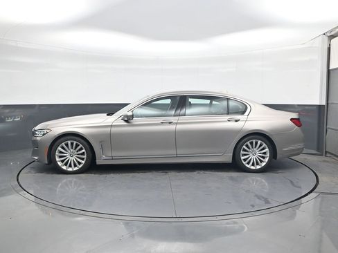 Used 2021 BMW 740i xDrive w/ Premium Package image 4