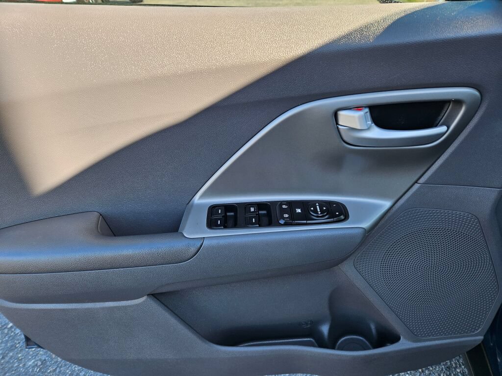 Used 2017 Kia Niro LX FWD image 15