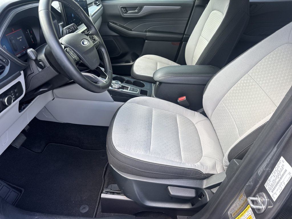 Used 2025 Ford Escape Active w/ Tech Pack #1 FWD image 9