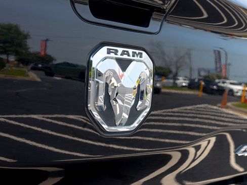 Used 2019 RAM 1500 Laramie AWD/4WD image 15