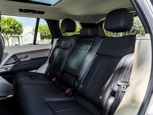 Used 2024 Land Rover Range Rover SE image 22