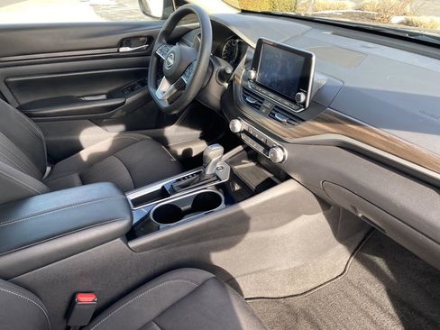 Used 2024 Nissan Altima 2.5 SV image 23